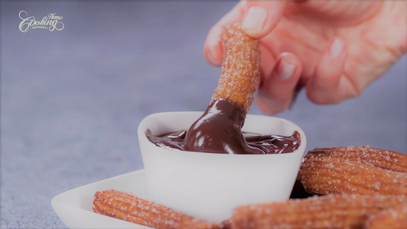 Чуррос с шоколадным соусом для макания