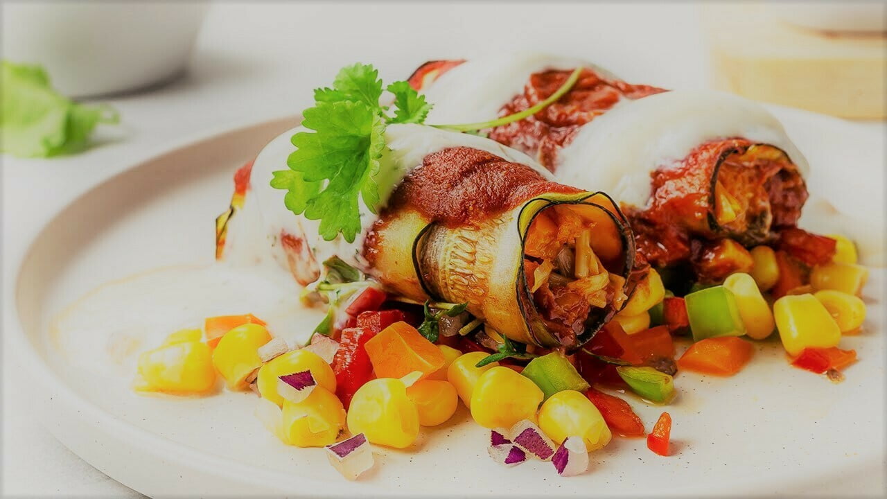 Веганские энчиладас из цуккини с курицей (с низким содержанием углеводов)