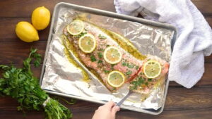 Лосось, запеченный с чесноком и травами
