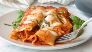 Каннеллони с тремя сырами