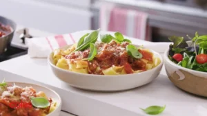Pappardelle 配番茄、茴香和香肠肉酱