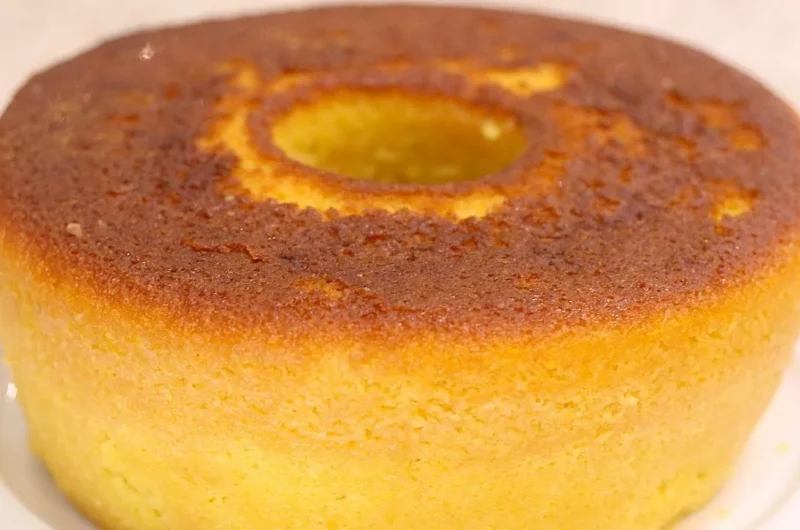 Simple Cornmeal Cake (quick and fluffy)