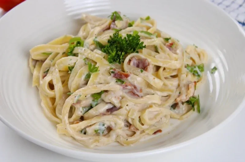 Pasta with Bacon in White Sauce