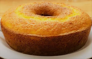 Fluffy cornmeal cake