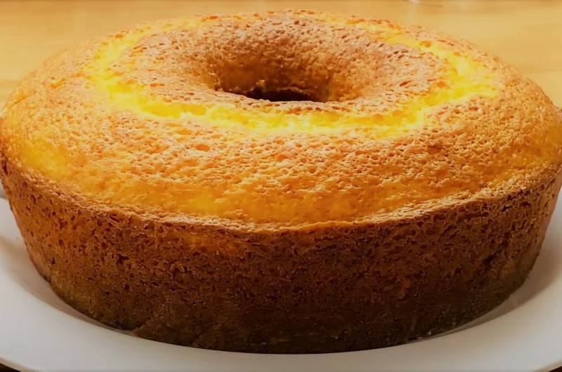 Fluffy cornmeal cake