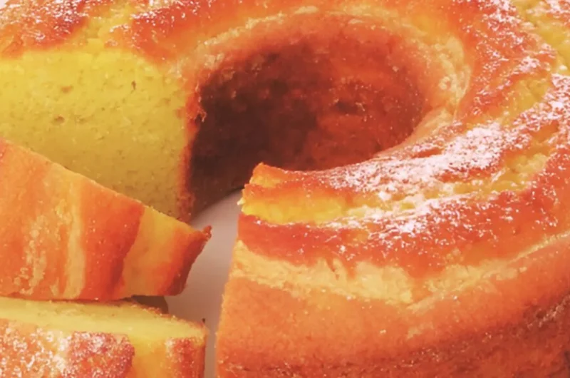 Cornmeal cake in blender
