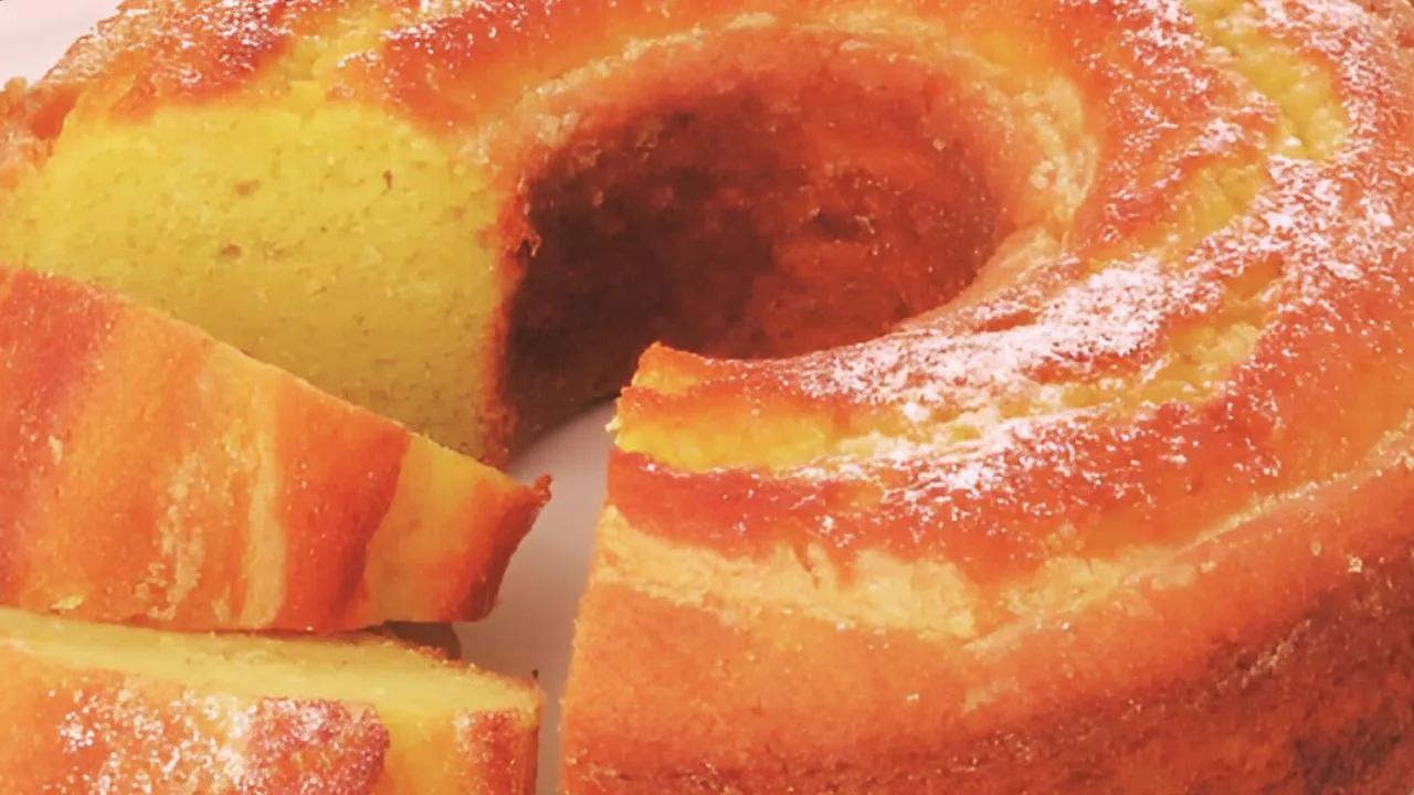 Cornmeal cake in blender