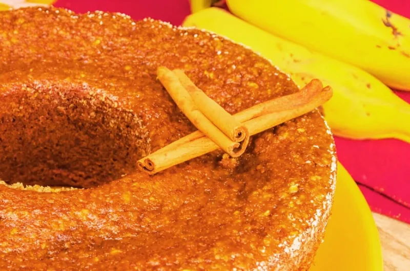 A banana and cinnamon cake